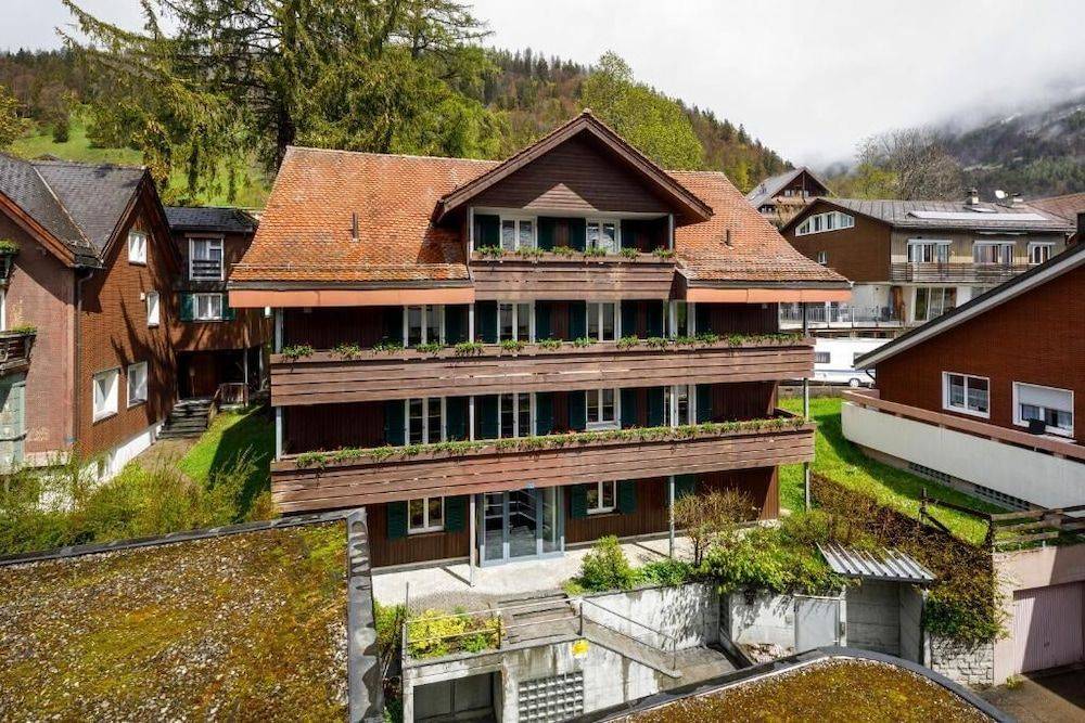 Hirschen Guesthouse - Village Hotel 1