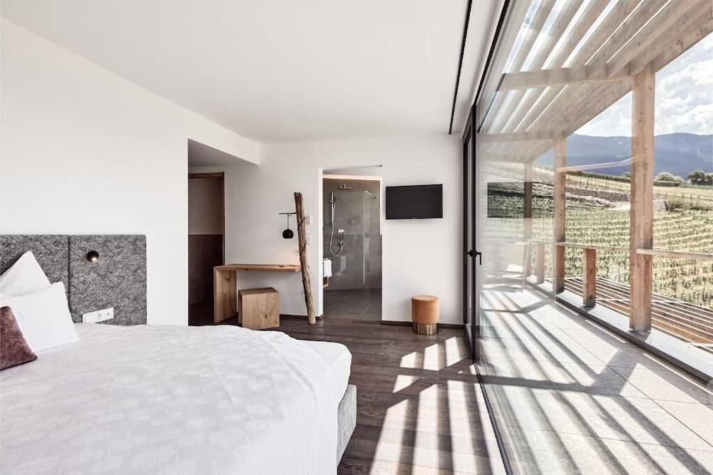 byHaller Suites & AO Restaurant 2