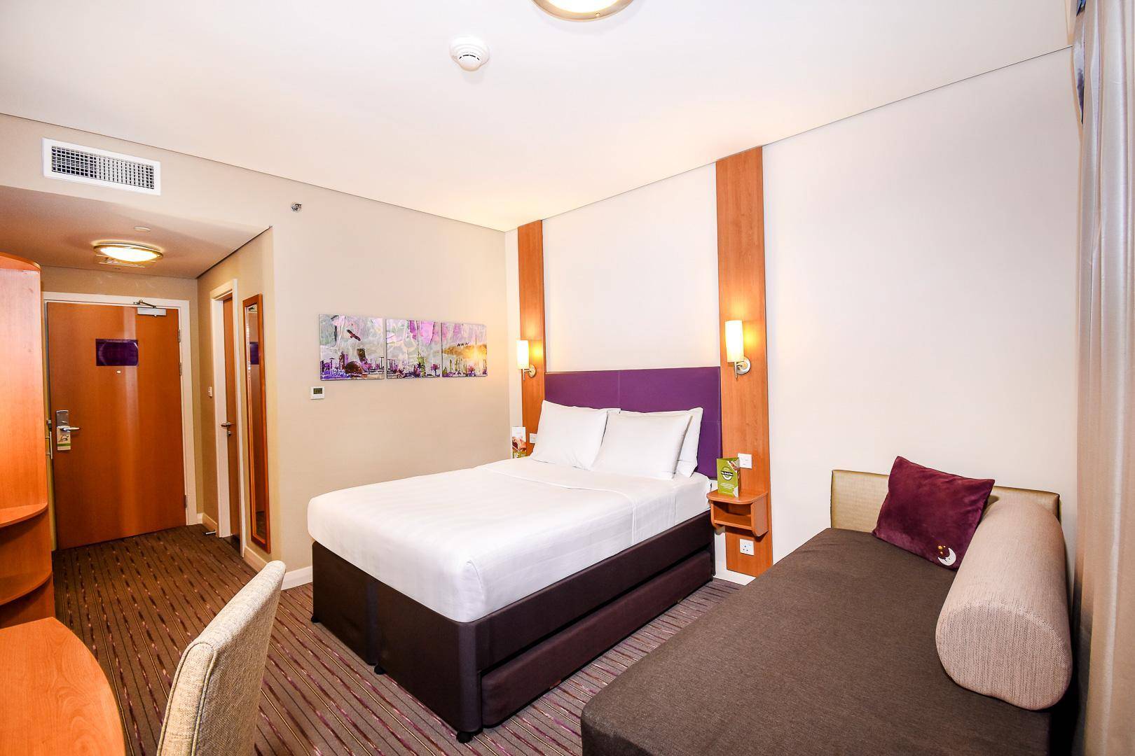 Premier Inn Abu Dhabi Airport Business Park 1
