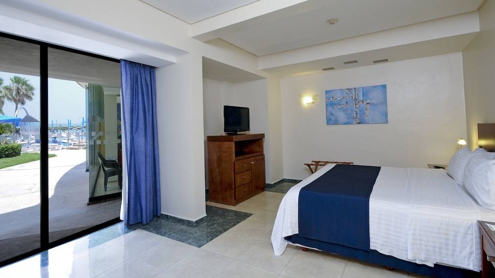 Holiday Inn Boca Del Rio by IHG 2