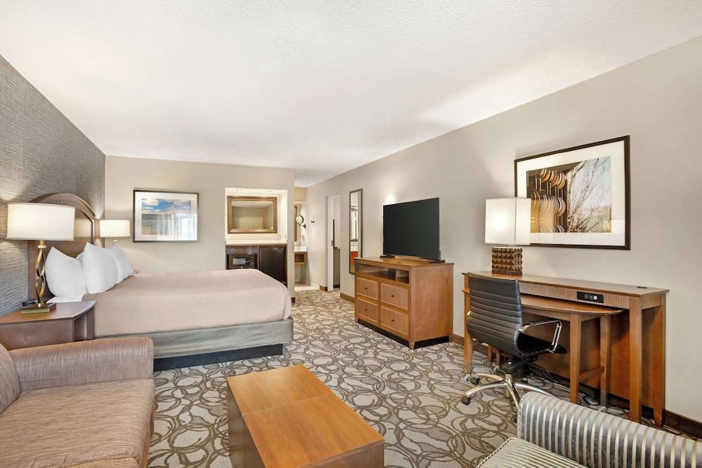 Best Western Plus Black Oak 1
