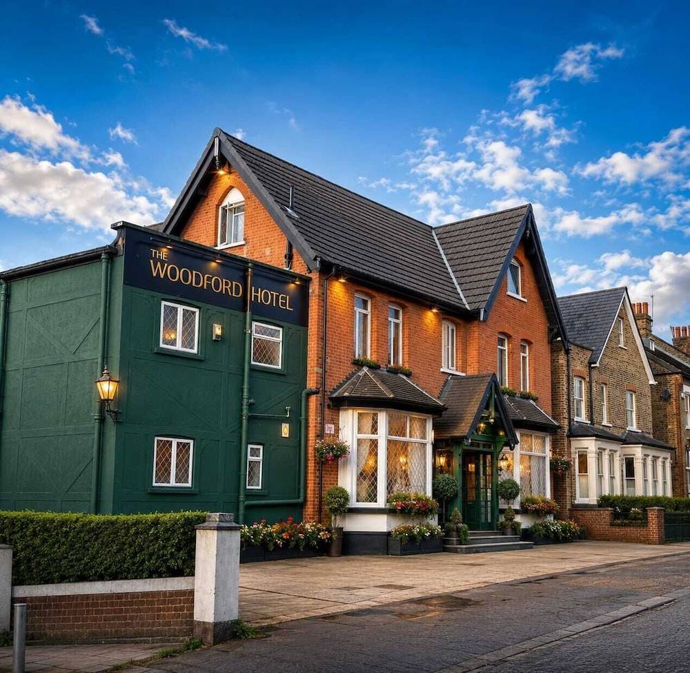 Woodford Hotel 1