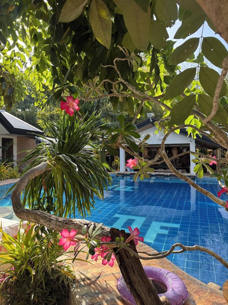 Deep Forest Garden Hotel 1