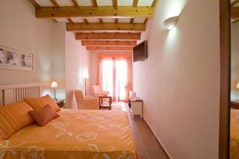 Hotel Es Mercadal 2