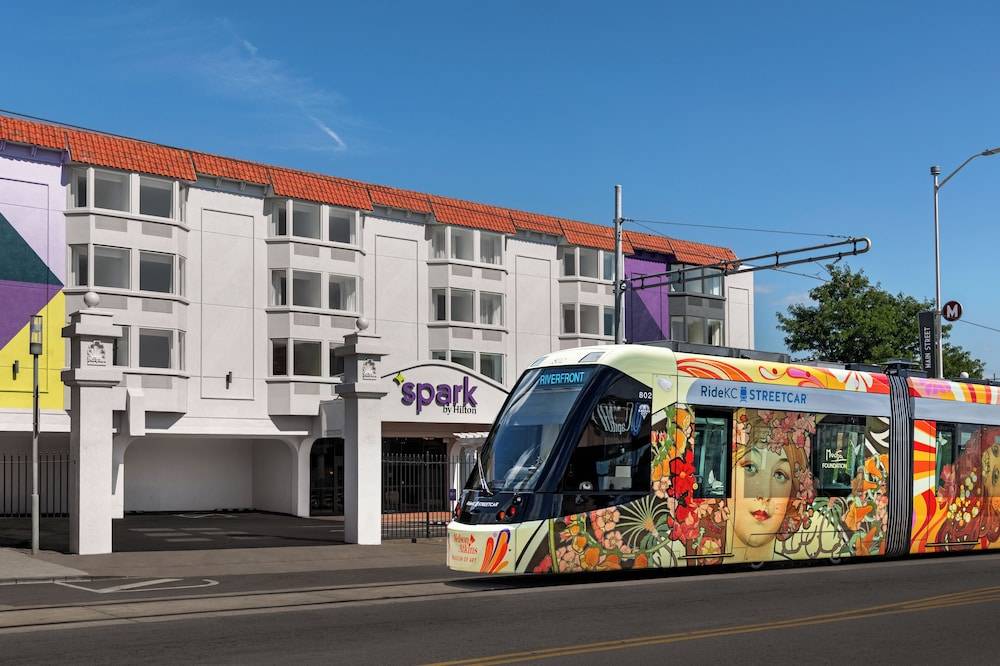 Spark by Hilton Kansas City Plaza Streetcar 1