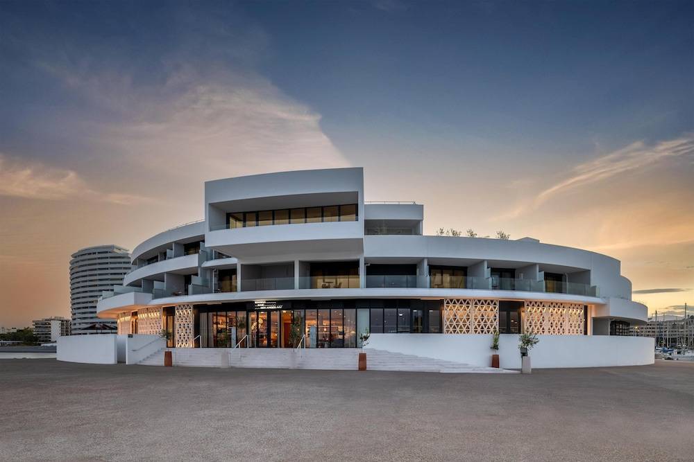 Marina Baie des Anges Hôtel, Curio Collection By Hilton 1