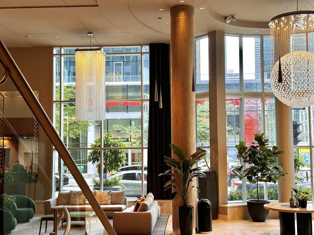 Warwick Le Crystal - Montréal 2