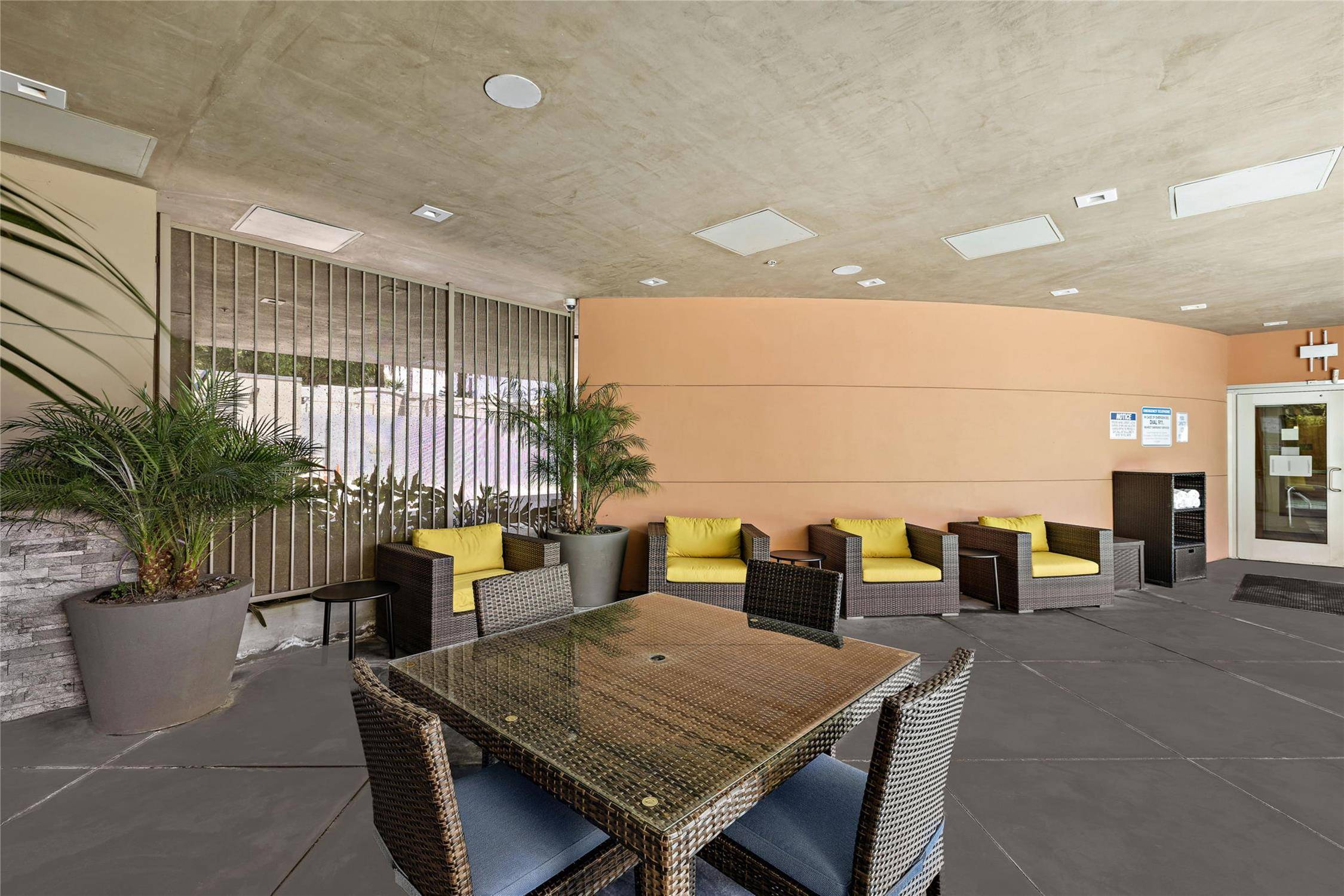 Hampton Inn & Suites Los Angeles/Hollywood, CA 2