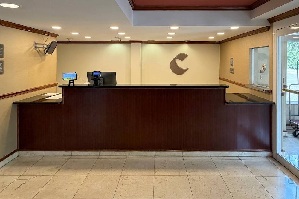 Comfort Inn & Suites Charleston Airport Convention Center 2