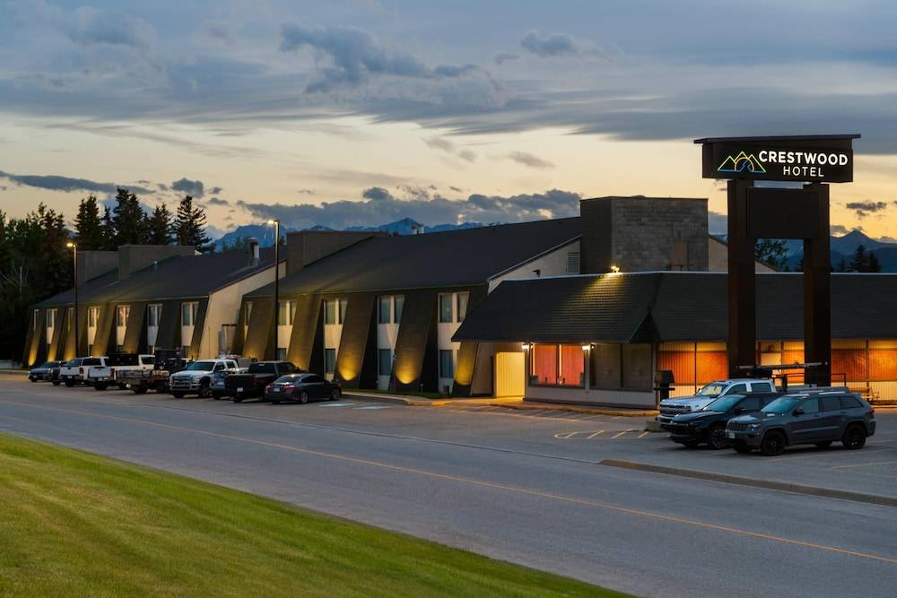 Crestwood Hotel 1