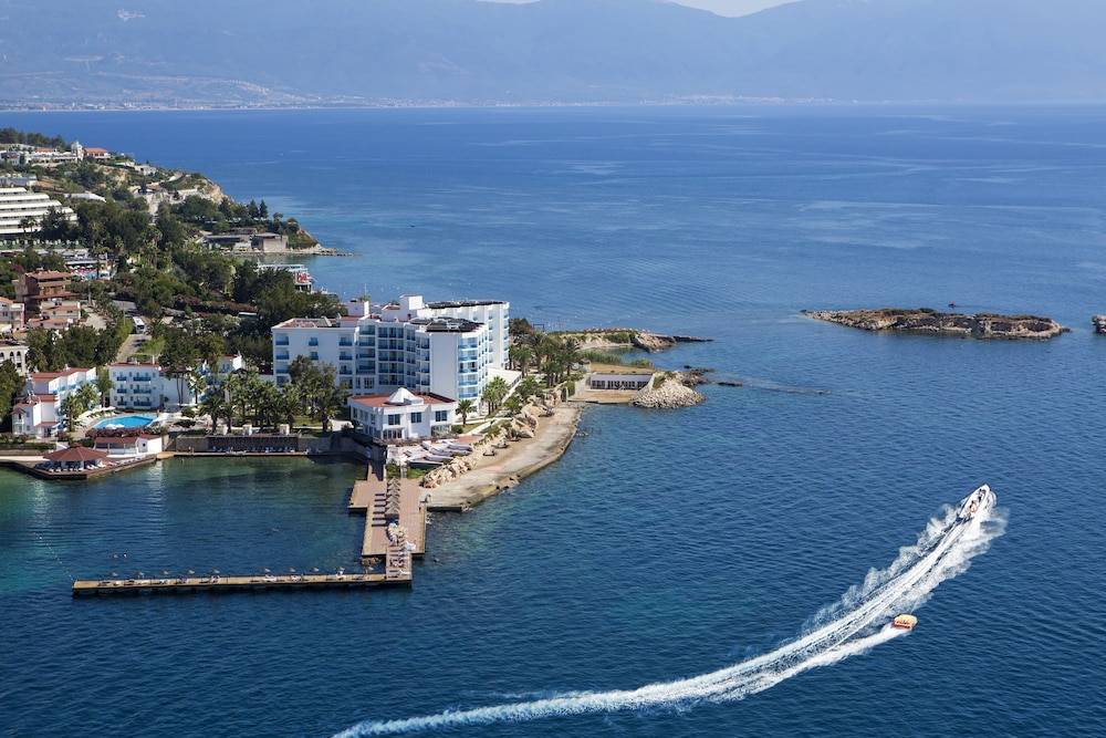 Le Bleu Hotel & Resort 1