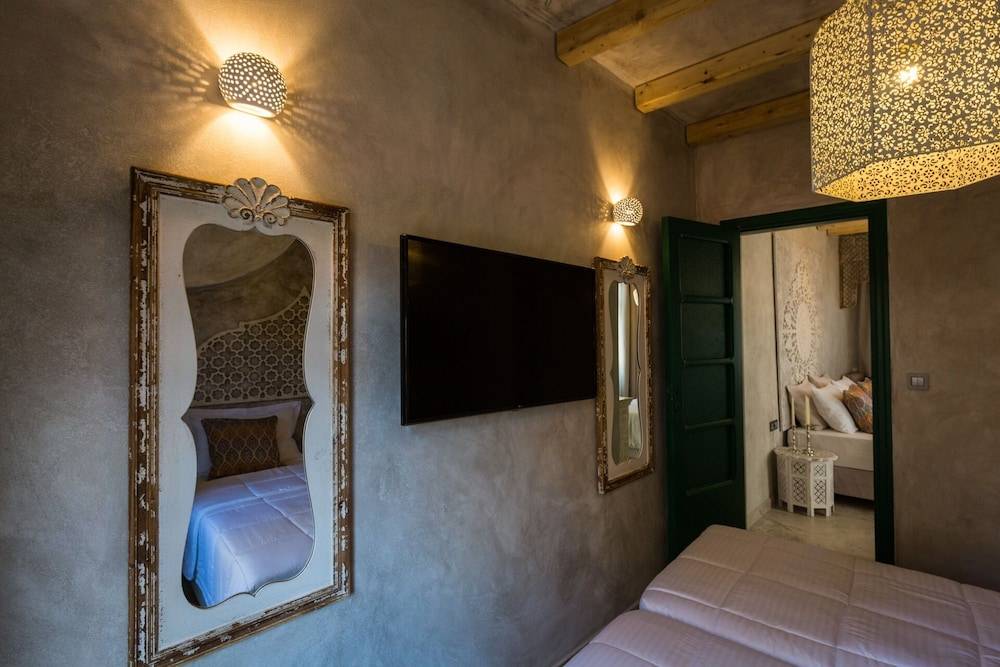 DECAN Concept Boutique Estate 1