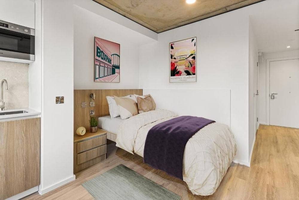 Canvas Arthur House in the Heart of Wembley 2