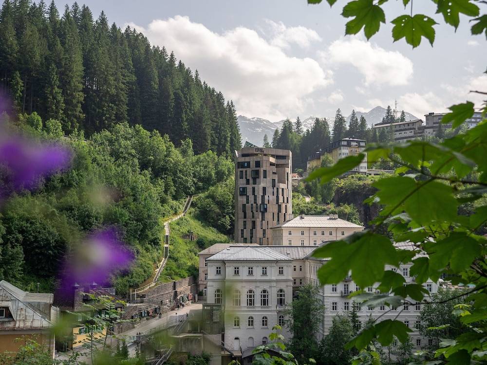 Urban Nature Bad Gastein - Badeschloss 1