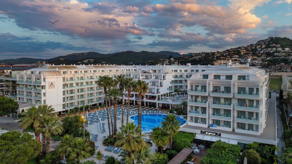 AQUA Hotel Aquamarina & Spa 1