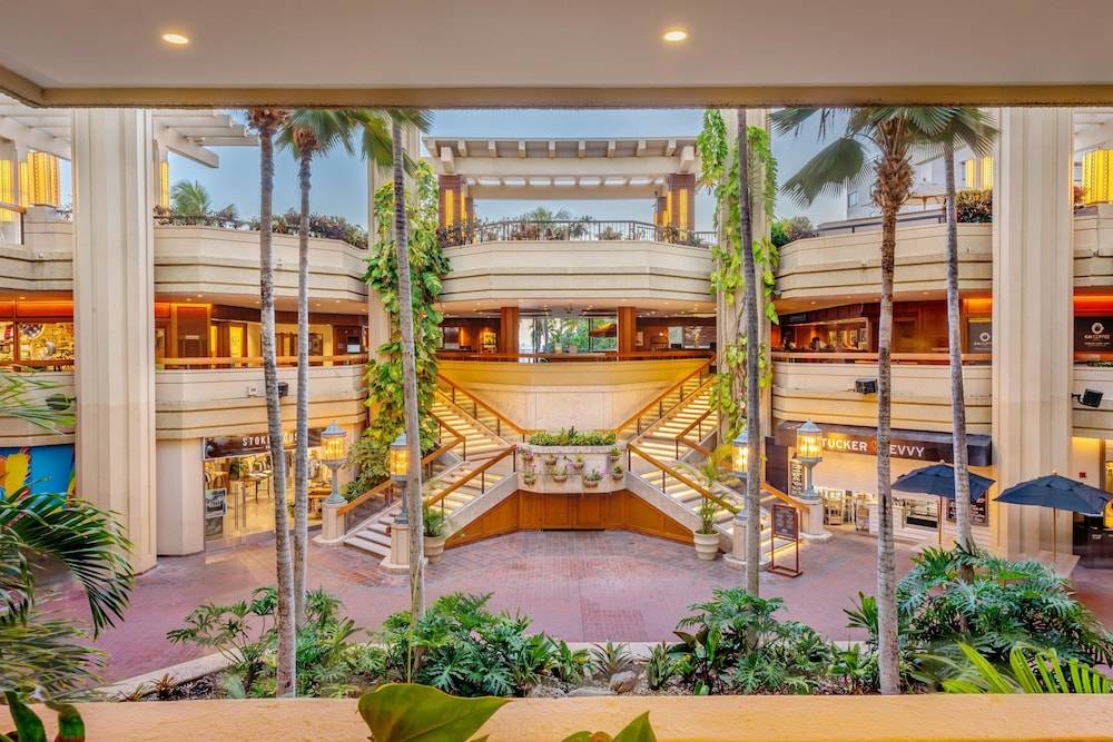 Hyatt Regency Waikiki Beach Resort & Spa 2