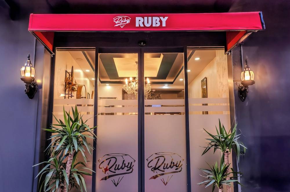 Ruby Hotel 2