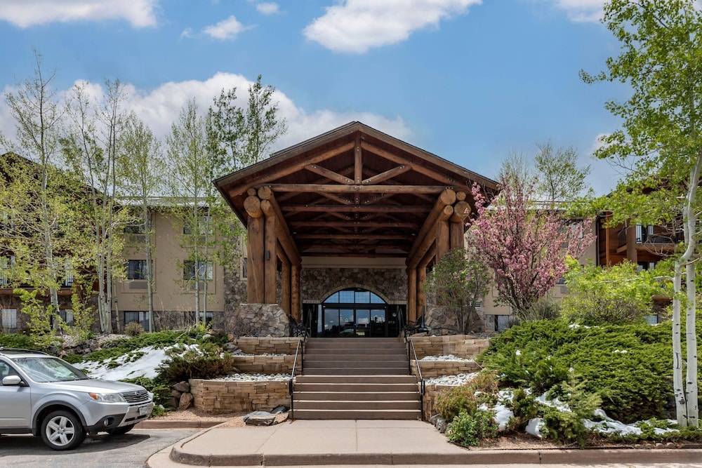 Comfort Suites Golden West on Evergreen Parkway 1