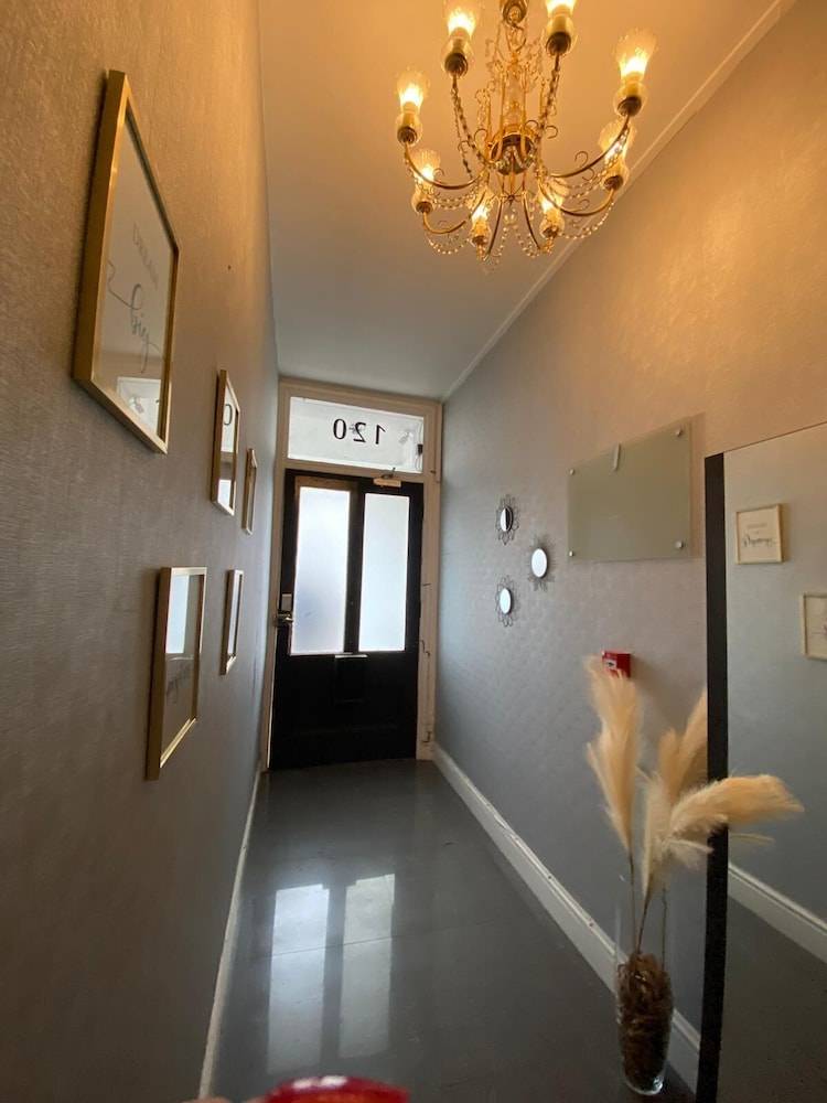 Holland Rd Studios Close to Olympia London 2