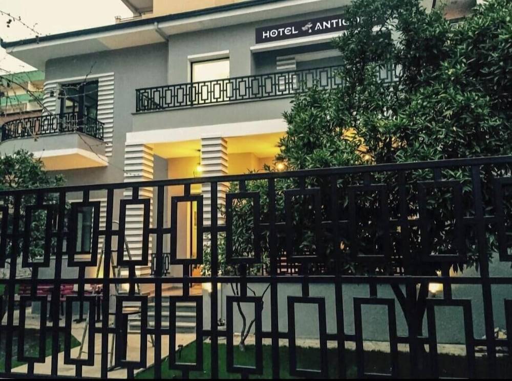 Hotel Antigone 1
