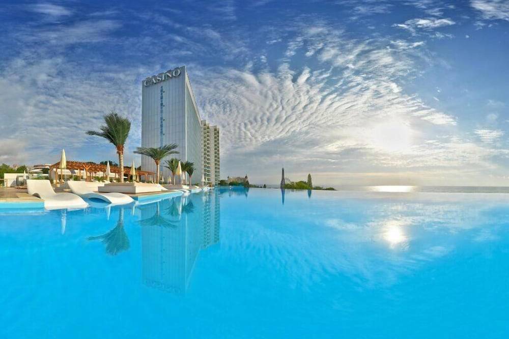 International Hotel Casino & Tower Suites 1