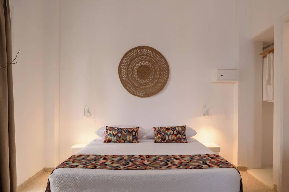Cal Day Rooms Santorini 1