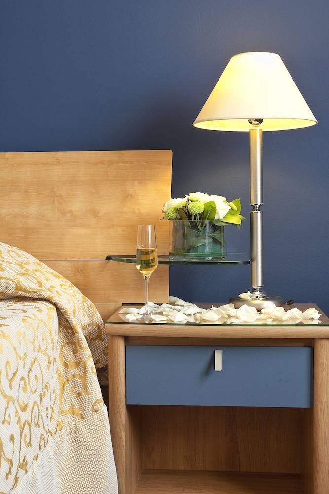 Lucy Hotel 2