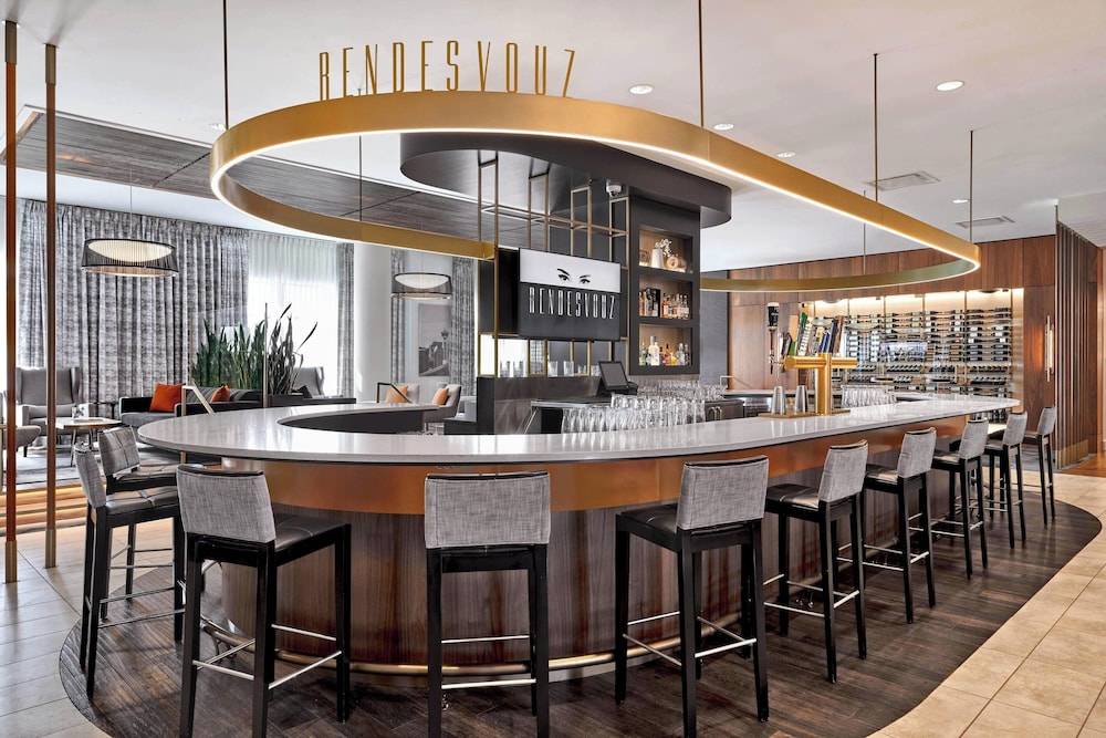 Courtyard by Marriott Calgary South 1