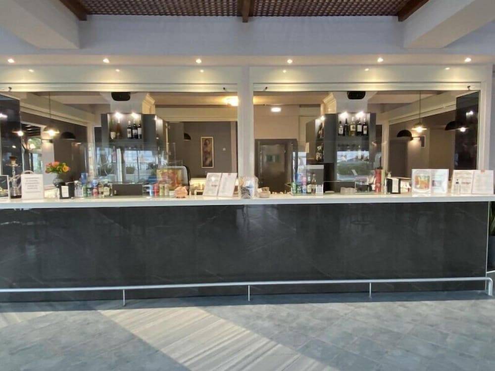 Hydramis Palace Beach Resort 2