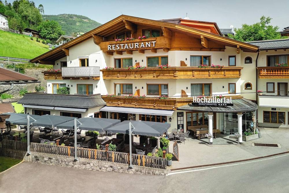 Kräuterhotel Hochzillertal 1