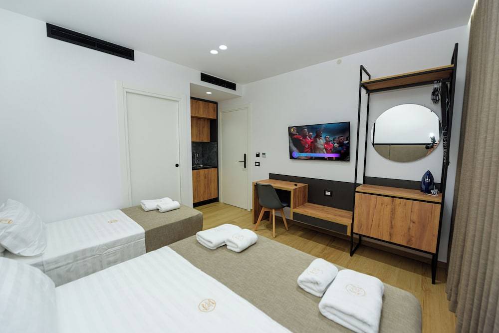 Kevin's ApartHotel 2