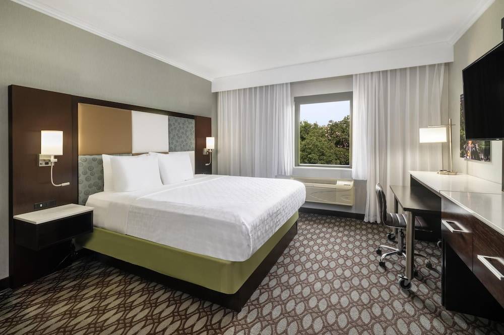Best Western Premier NYC Gateway Hotel 1