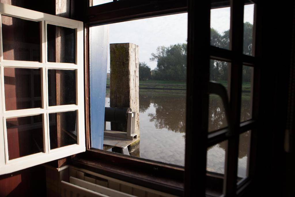 Boat Hotel De Barge 2