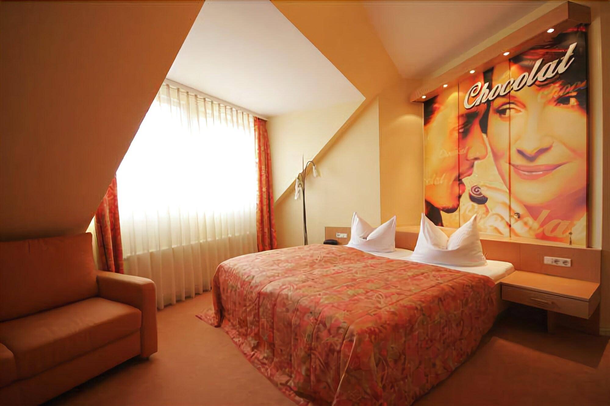 CineHotel Maroni 1