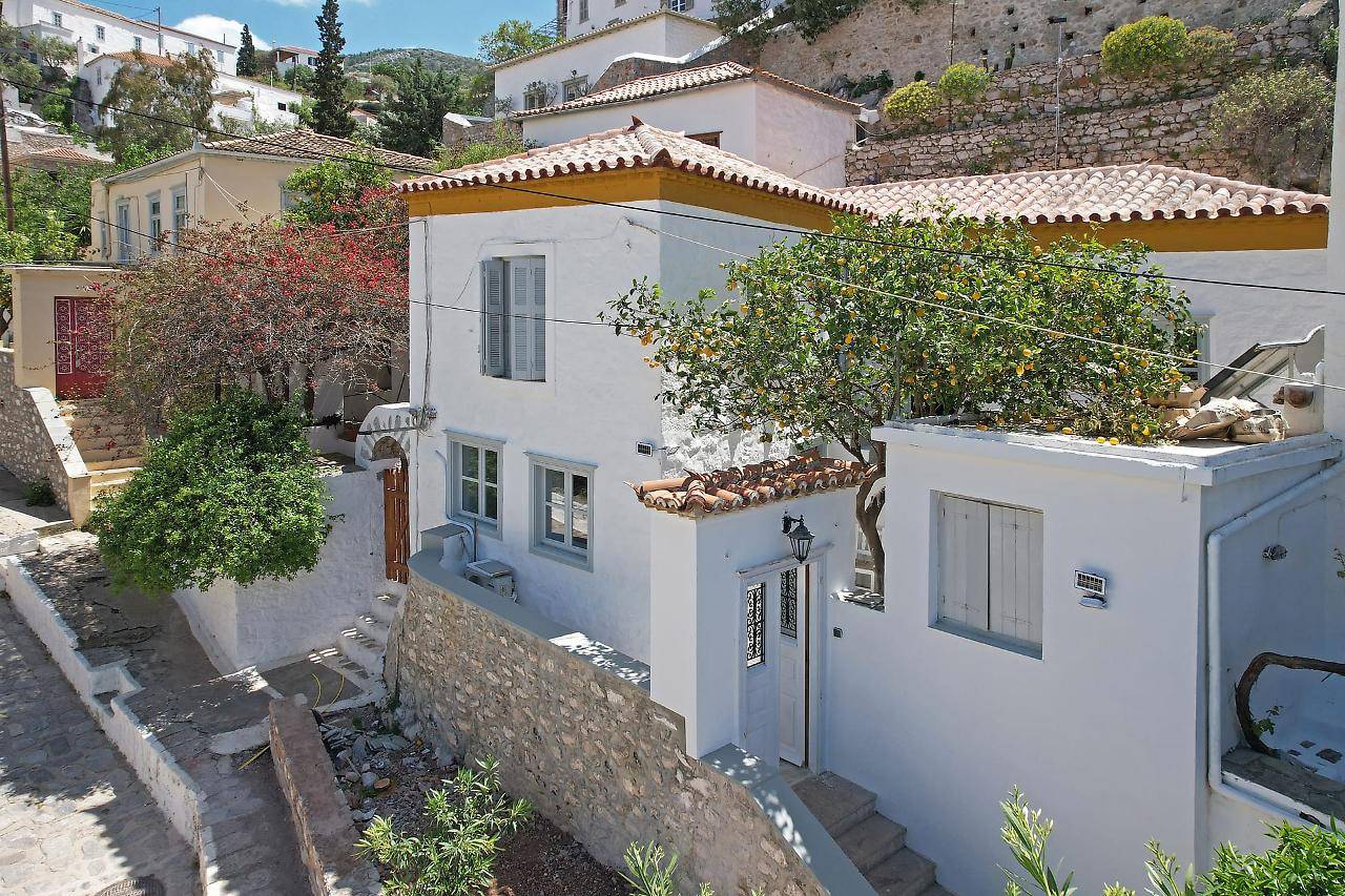 Douskos Citrus Apartments Hydra 1
