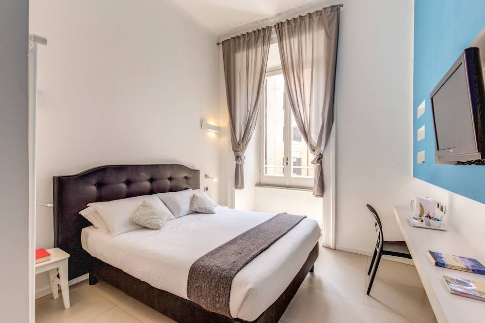 Manin Suites LT 1