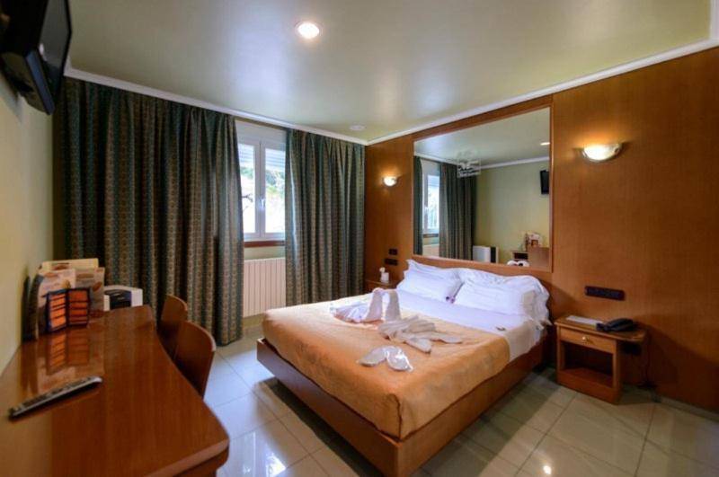 Motel Cancun Barbadas-Ourense 1