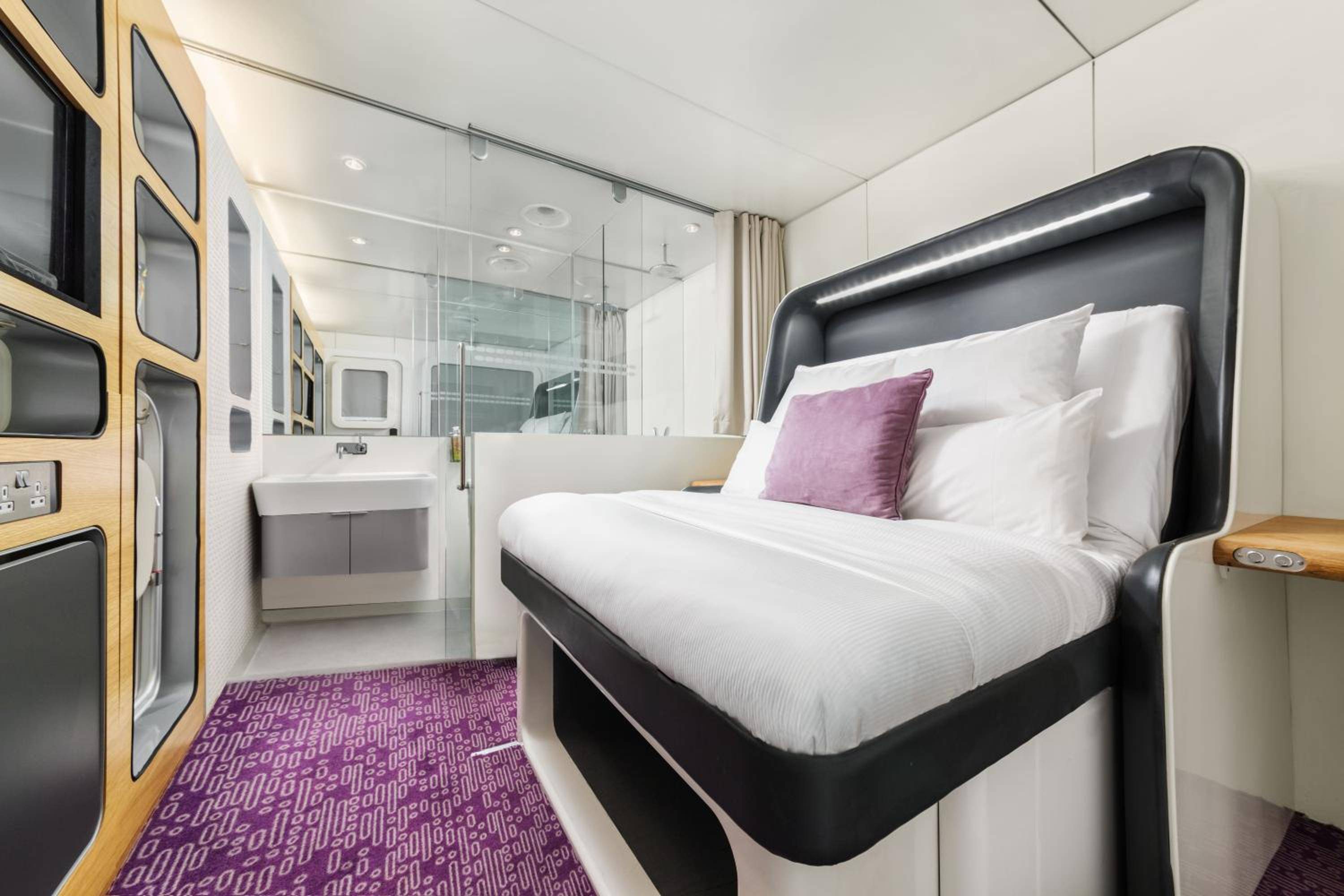 YOTELAIR Amsterdam Schiphol Transit Hotel 1