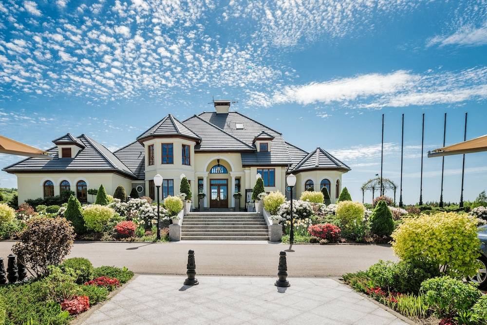 Sierra Bungaloves 1