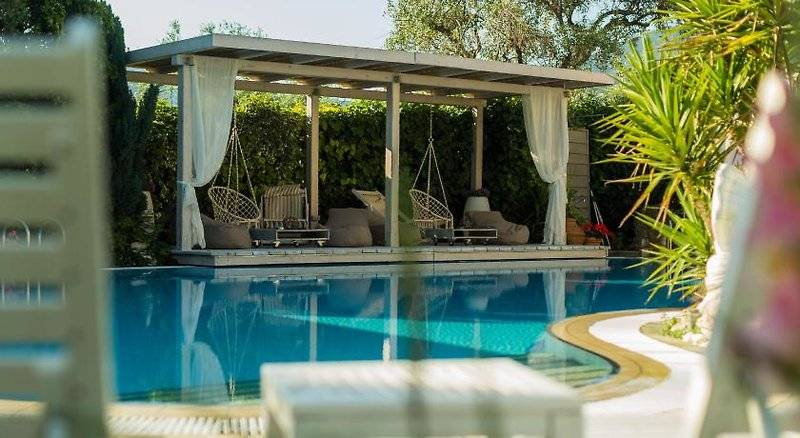 Nikoleta Hotel and Villas 2