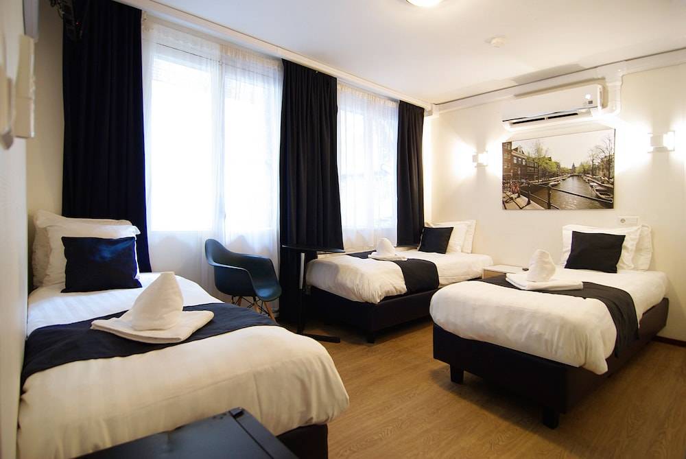 Weber Hotel 117 1