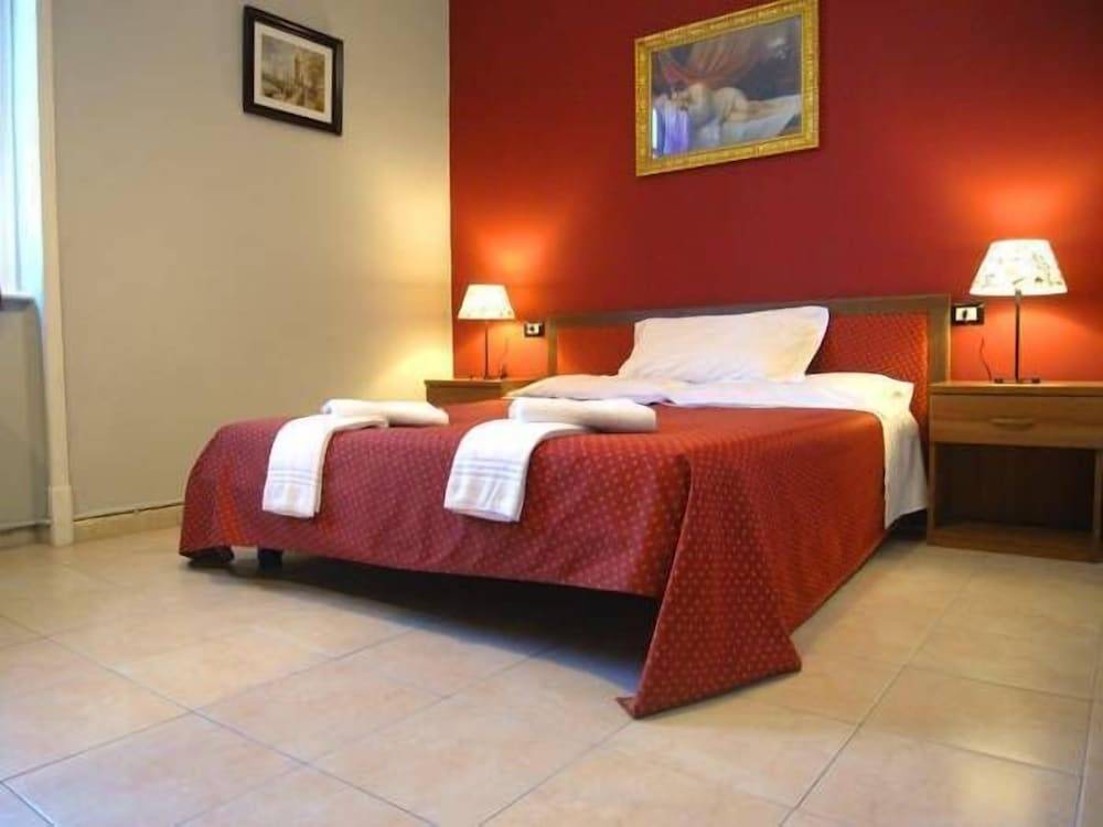 Emmy Hotel 1
