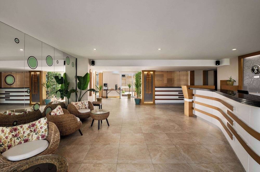 La Quinta by Wyndham Cesme 2