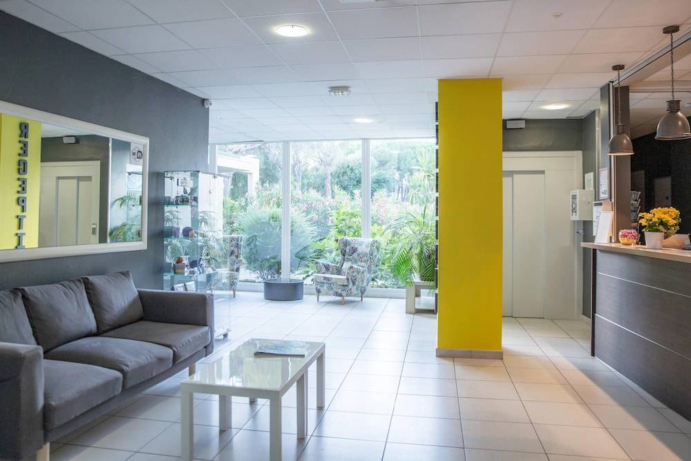 Comfort Aparthotel Frejus La Tour de Mare 2
