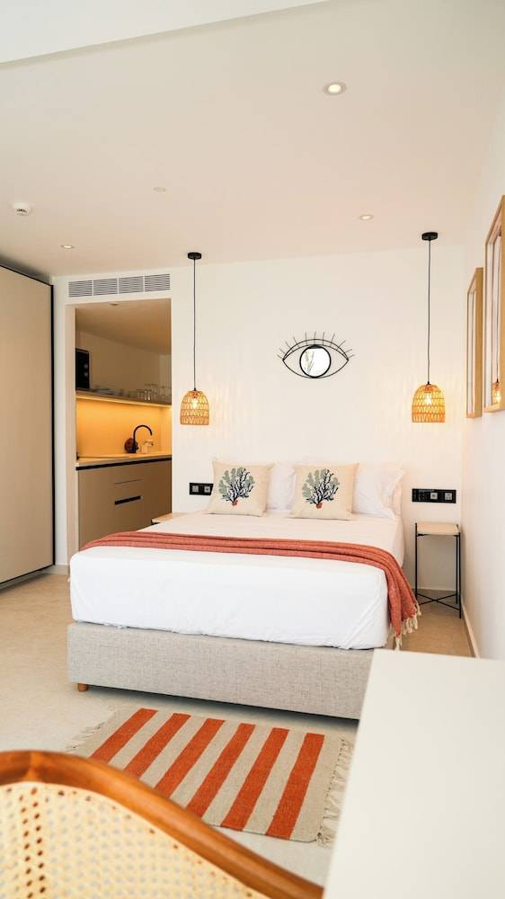 Sirena Bay Beach House and Luxury Suites 2