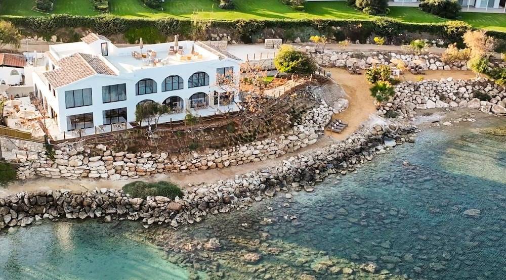 Sirena Bay Beach House and Luxury Suites 1