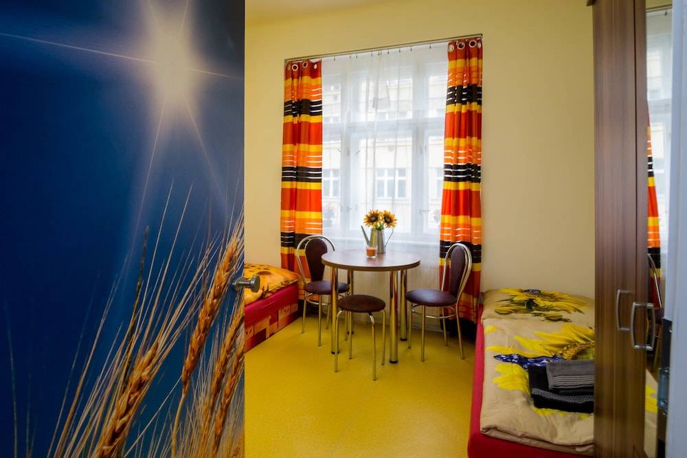 Apartment Four Year Seasons - WALKABLE TO CENTRE, METRO AND RIVERSIDE 1
