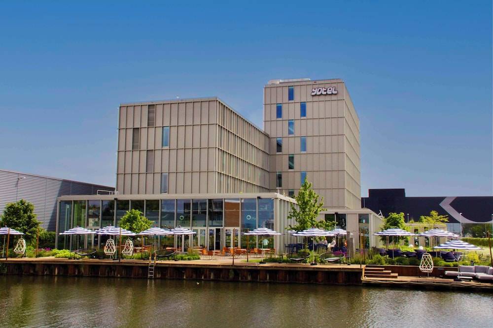 YOTEL Amsterdam 1