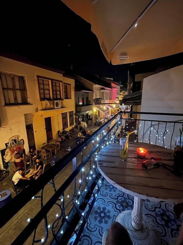 Callisto Pub & Kitchen & Hotel 1