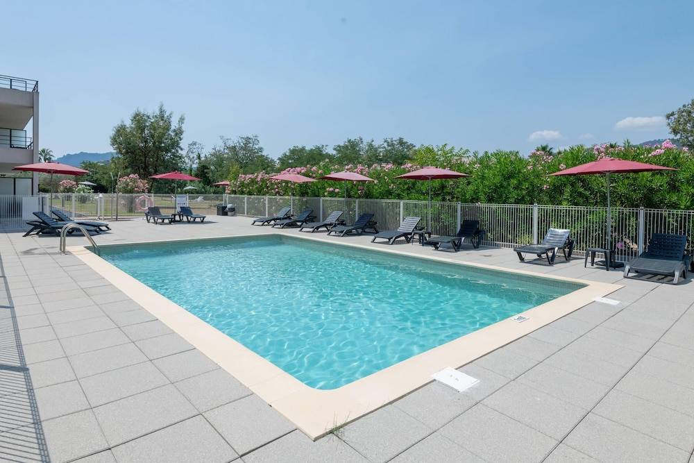 Comfort Aparthotel Cannes Mandelieu 1